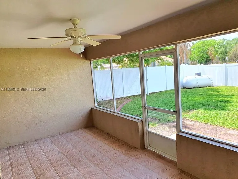 4031 Santa Barbara Dr — Photo 26