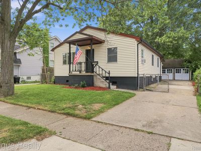 22095 Elmwood Ave, Eastpointe, MI, 48021