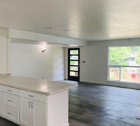 2nd image of 11815 NE 144th Pl