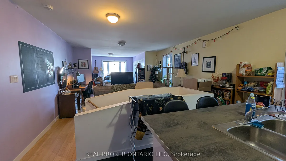 Building Photo - 1186 Woodbine Ave #B