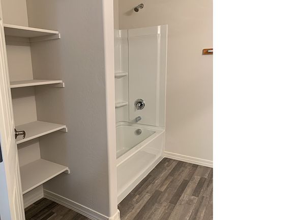 5th image of 1022 W Carnoustie Ct