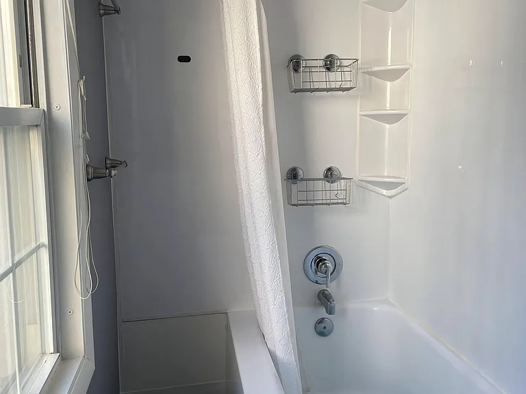 1311 Richardson St — Photo 14