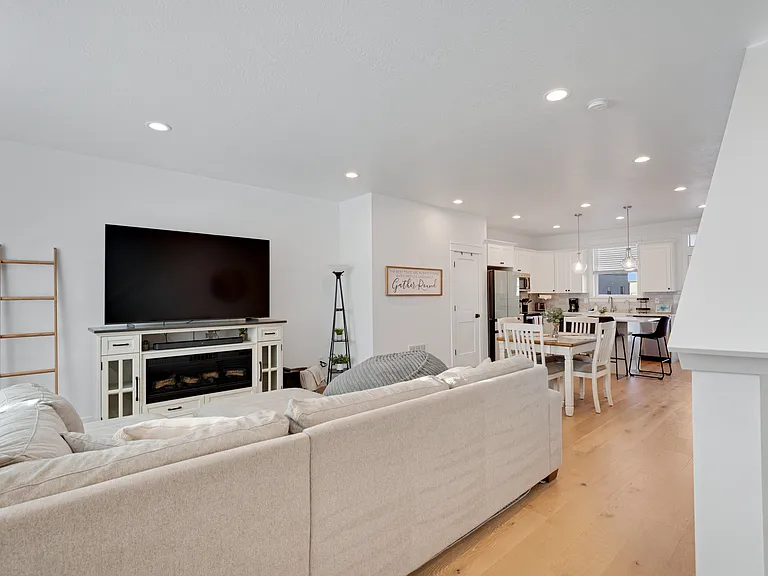 25 E Center St #64 — Photo 16
