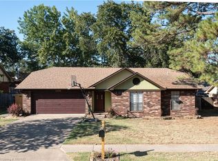 2308 Pine Ln, Barling, AR 72923
