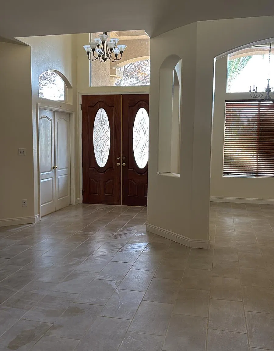 4 bed, 2.5 bath, 2500 sqft, $2,900 — Photo 4