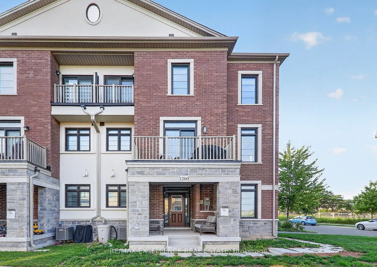 4 bed, $3,500 — Photo 1