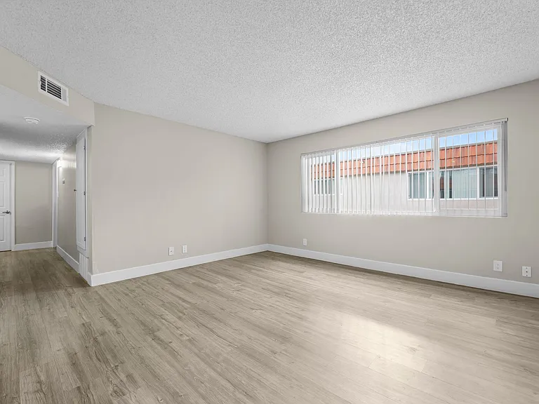 Sherwood Forest Apartments — Photo 6