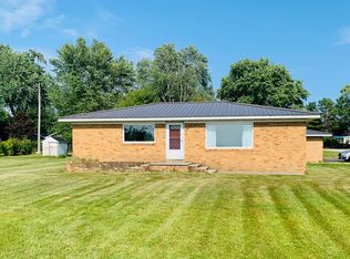 7953 1st St, Onekama, MI 49675