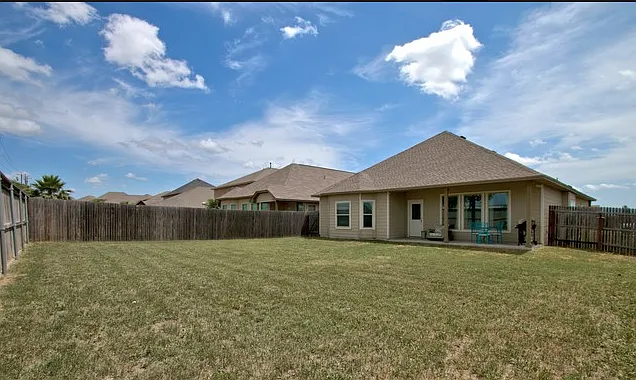 4315 Roundhay Park — Photo 4