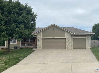 1716 Overbrook Ln, Raymore, MO 64083