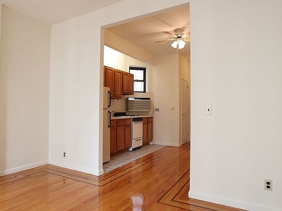 5th image of 326 E 34th St APT F1