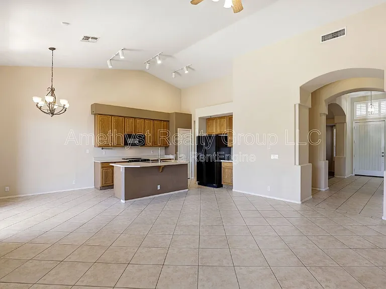 7017 W Greenbriar Dr — Photo 6