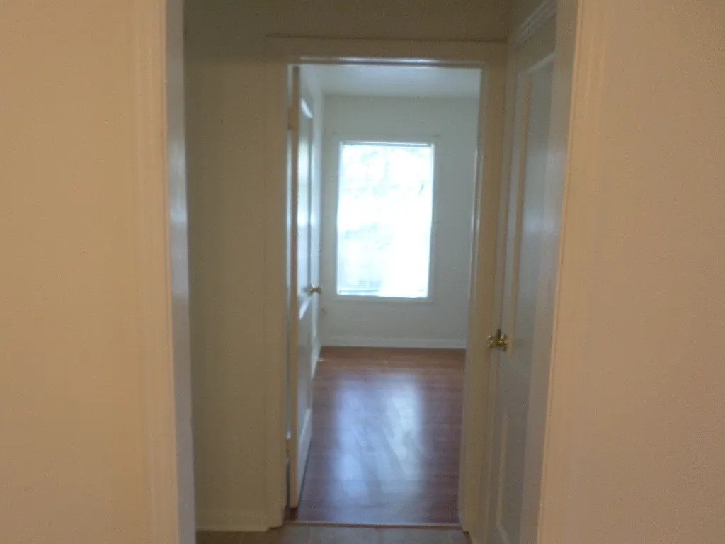 2 bedroom 1 bath — Photo 4