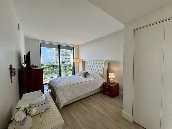 5th image of 121 NE 34th St #1116