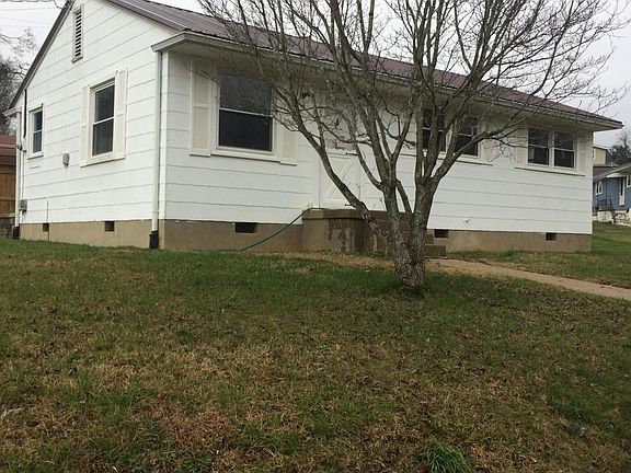 2nd image of 330 Arbutus Ave