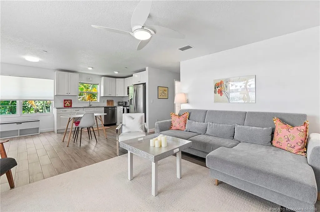 2 bed, 2.0 bath, 992 sqft, $1,850 — Photo 4