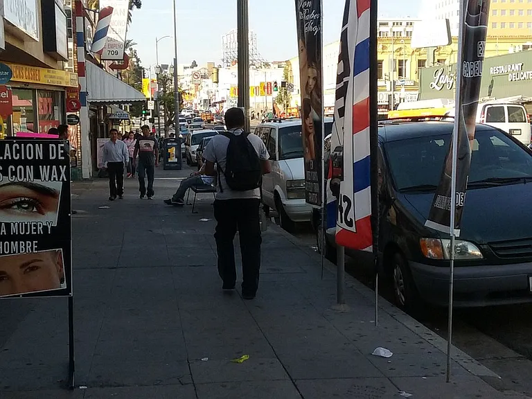MacArthur Park Apartments — Photo 2