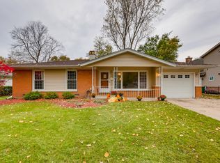 526 Grosvener Ln, Elk Grove Village, IL 60007