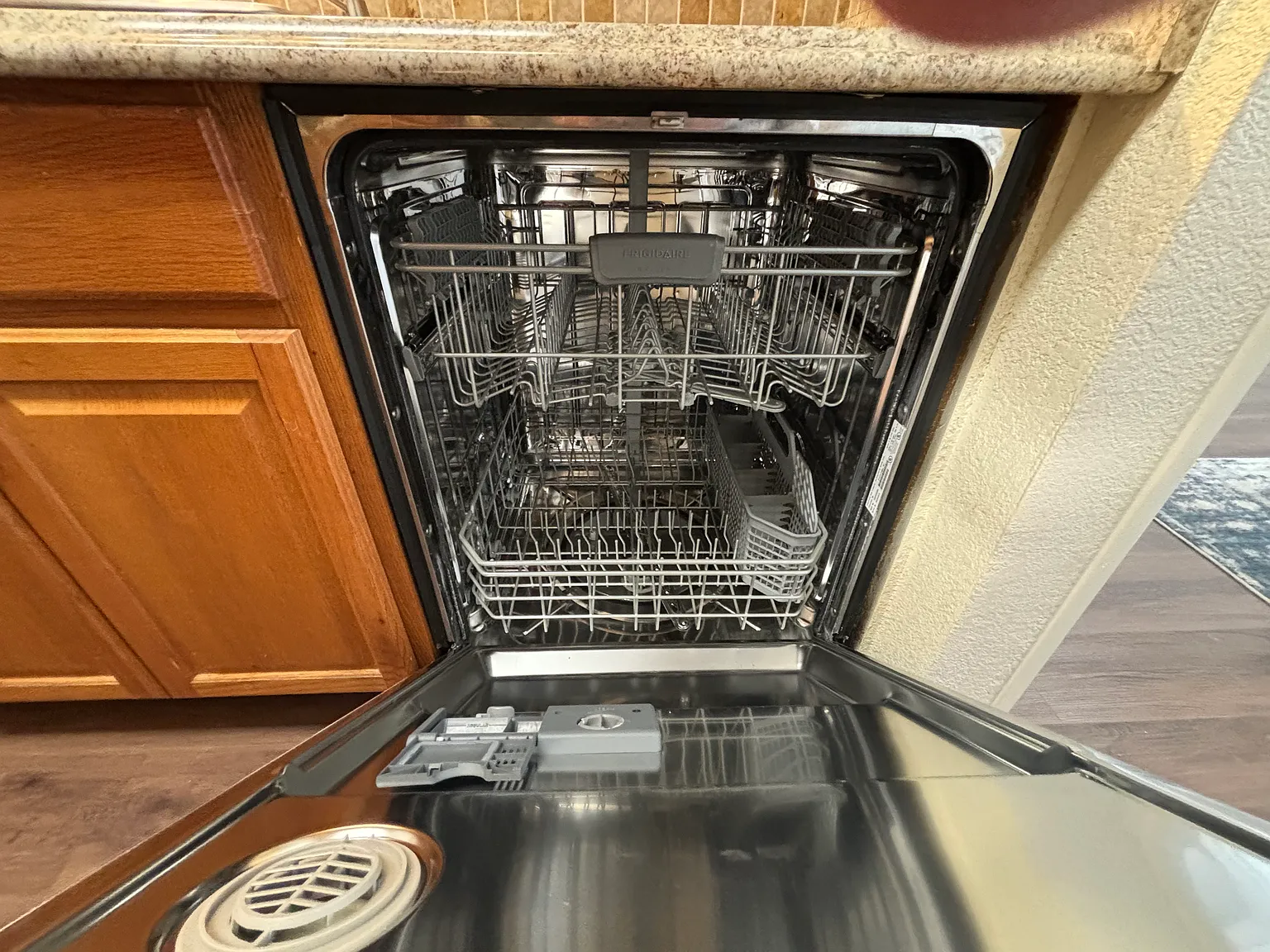 2 bed, 900 sqft, $2,050 — Photo 4