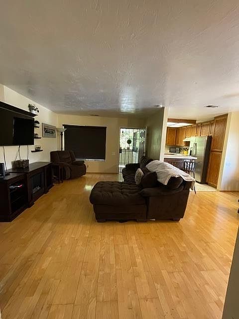 1st image of 401 Colony Crest Dr