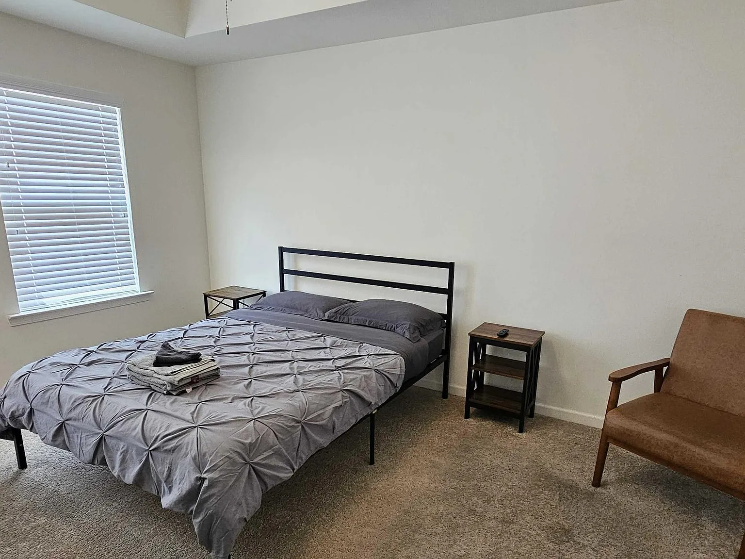 4 bed, 2.5 bath, 1456 sqft, $1,455 — Photo 1
