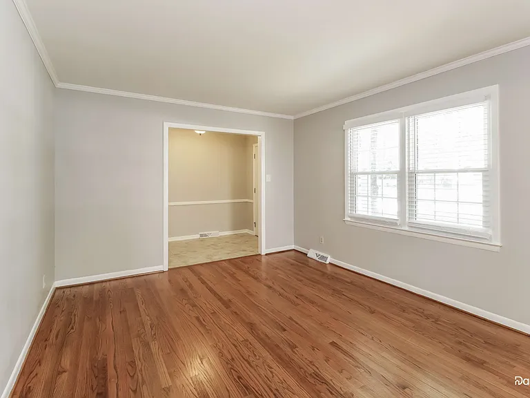 906 Meade Dr — Photo 7