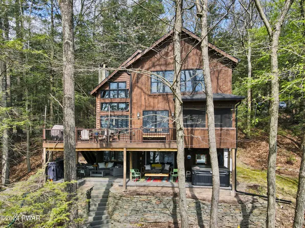 1100 Salem Park Ln, Lake Ariel, PA 18436