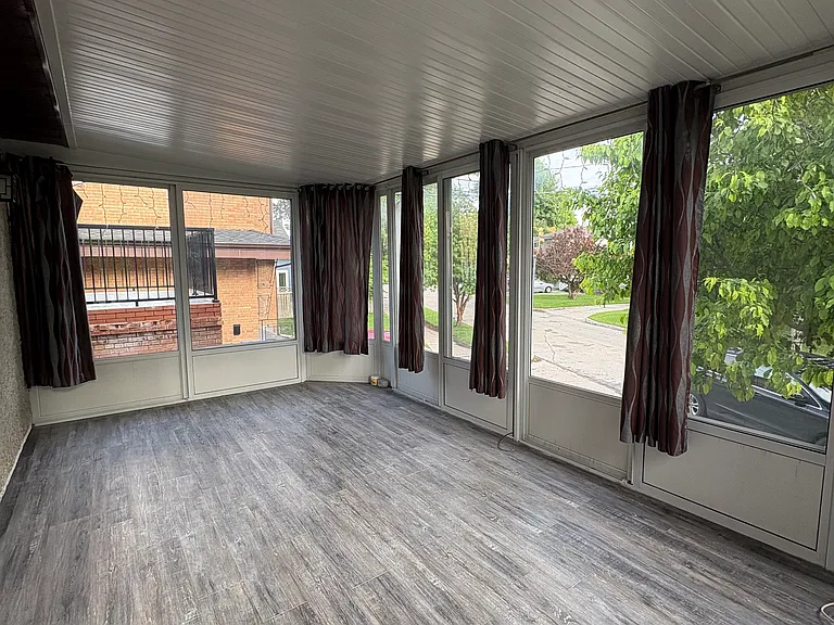 64 Riverton Ave — Photo 11