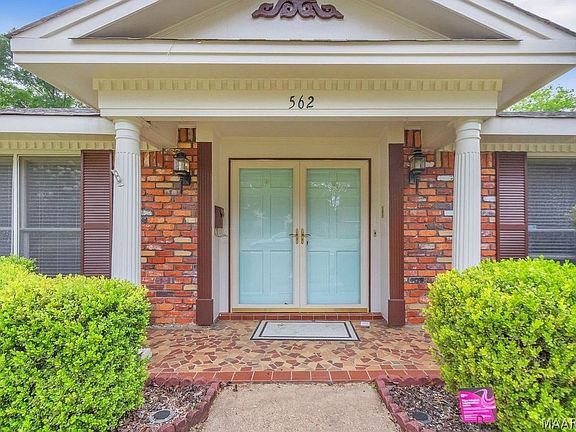 3rd image of 562 Larkin Ln