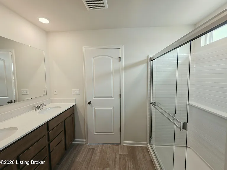 11144 Castlebrook Dr — Photo 27