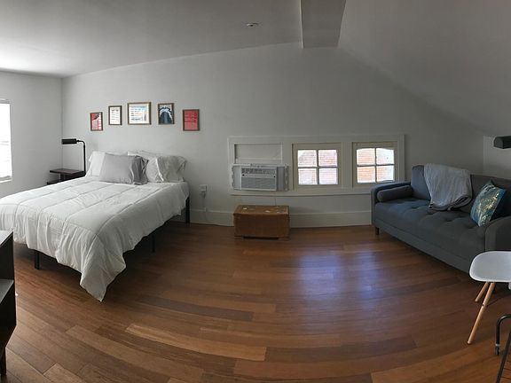 3rd image of 909 E 42nd St #B