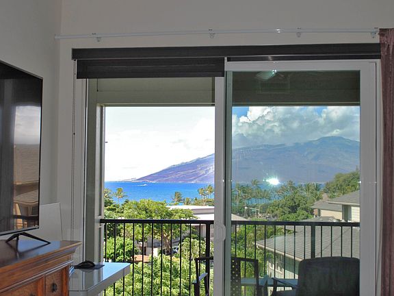 3rd image of 34 Hauwahine Ln #G303