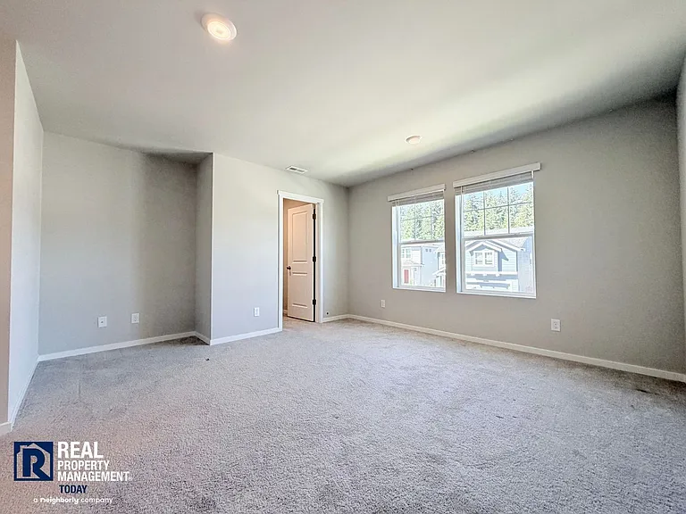 2216 Trailside Dr NE — Photo 10