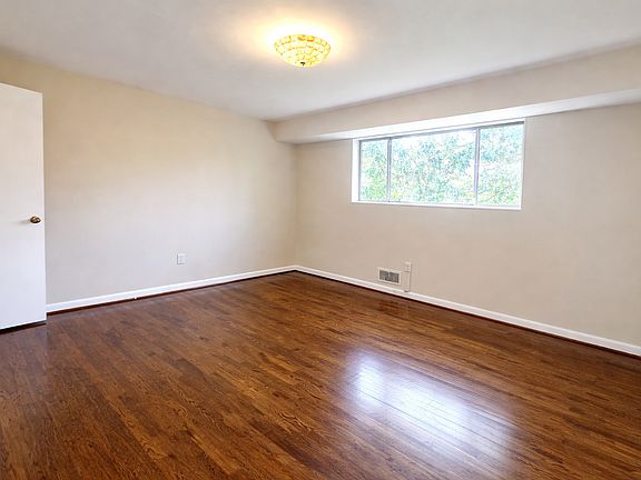 4th image of 10507 Weymouth St APT 102