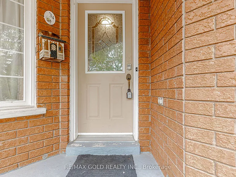 34 White Tail Cres — Photo 4