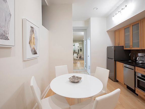 5th image of 150 W 51st St APT 2106