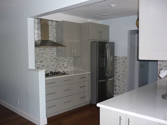 3rd image of 11 Roosevelt St