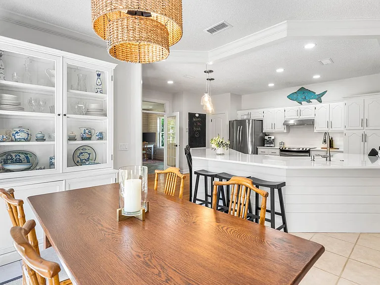 220 Seabreeze Cir — Photo 11
