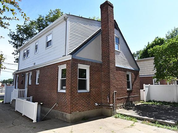 5th image of 1409 Plaza Ave