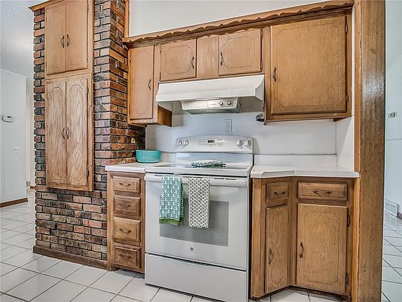 4th image of 307 N Maryella Ter