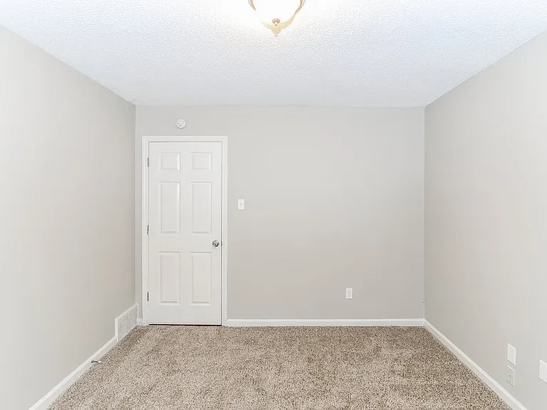 5896 Pipers Green Ln — Photo 14