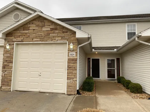 1604 SW Madison Cir, Lees Summit, MO 64081