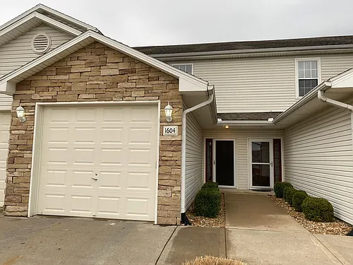 1604 SW Madison Cir Photo 1