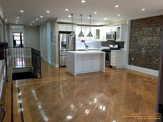 Rented by aptsandlofts.com | media 11