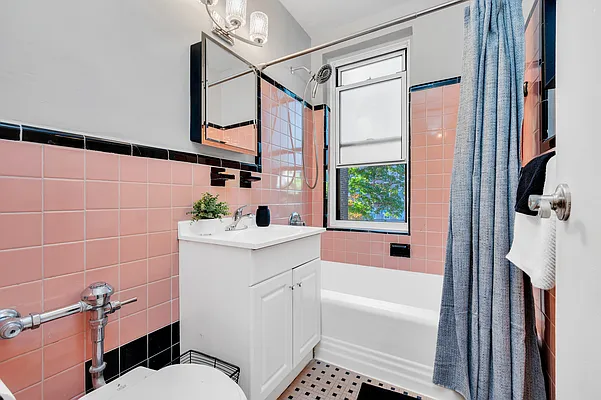 Sold by Remax Edge | media 12