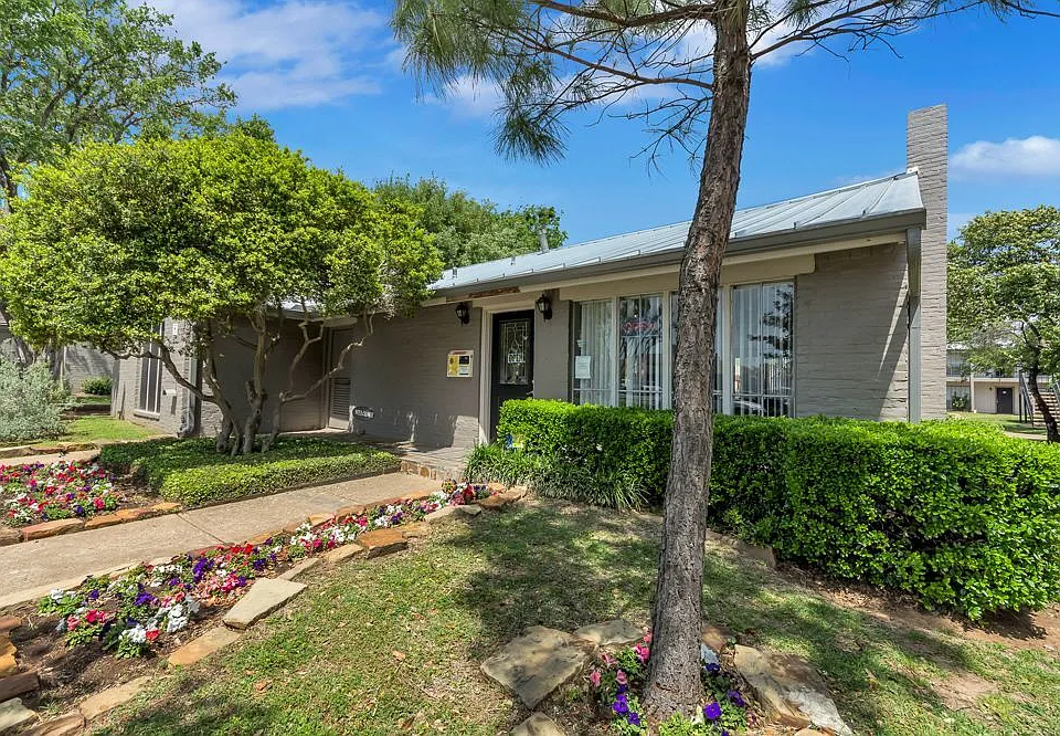Mission Pointe Club Apartments