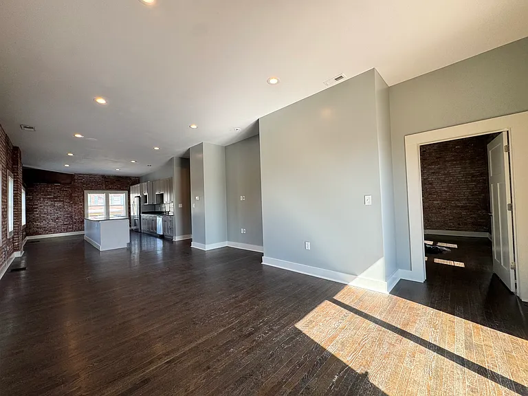 401 N 6th St #H — Photo 5