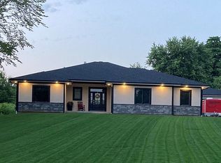 12428 Clubhouse Dr, Kansas City, KS 66109