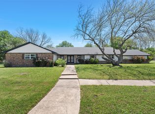 1049 W Moonlight Dr, Robinson, TX 76706