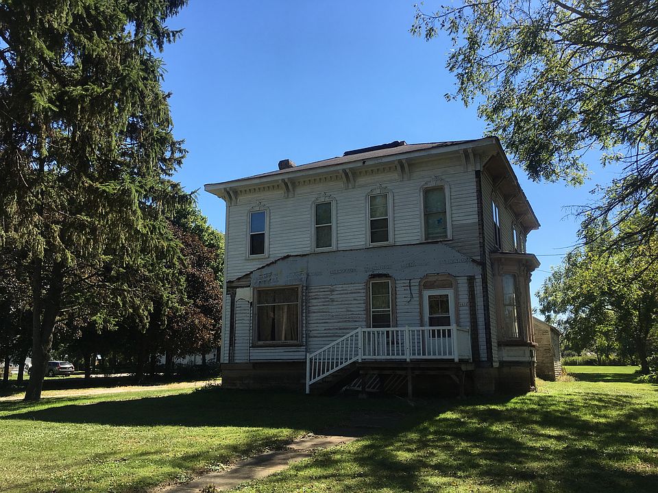 1st image of 207 E Galena Blvd